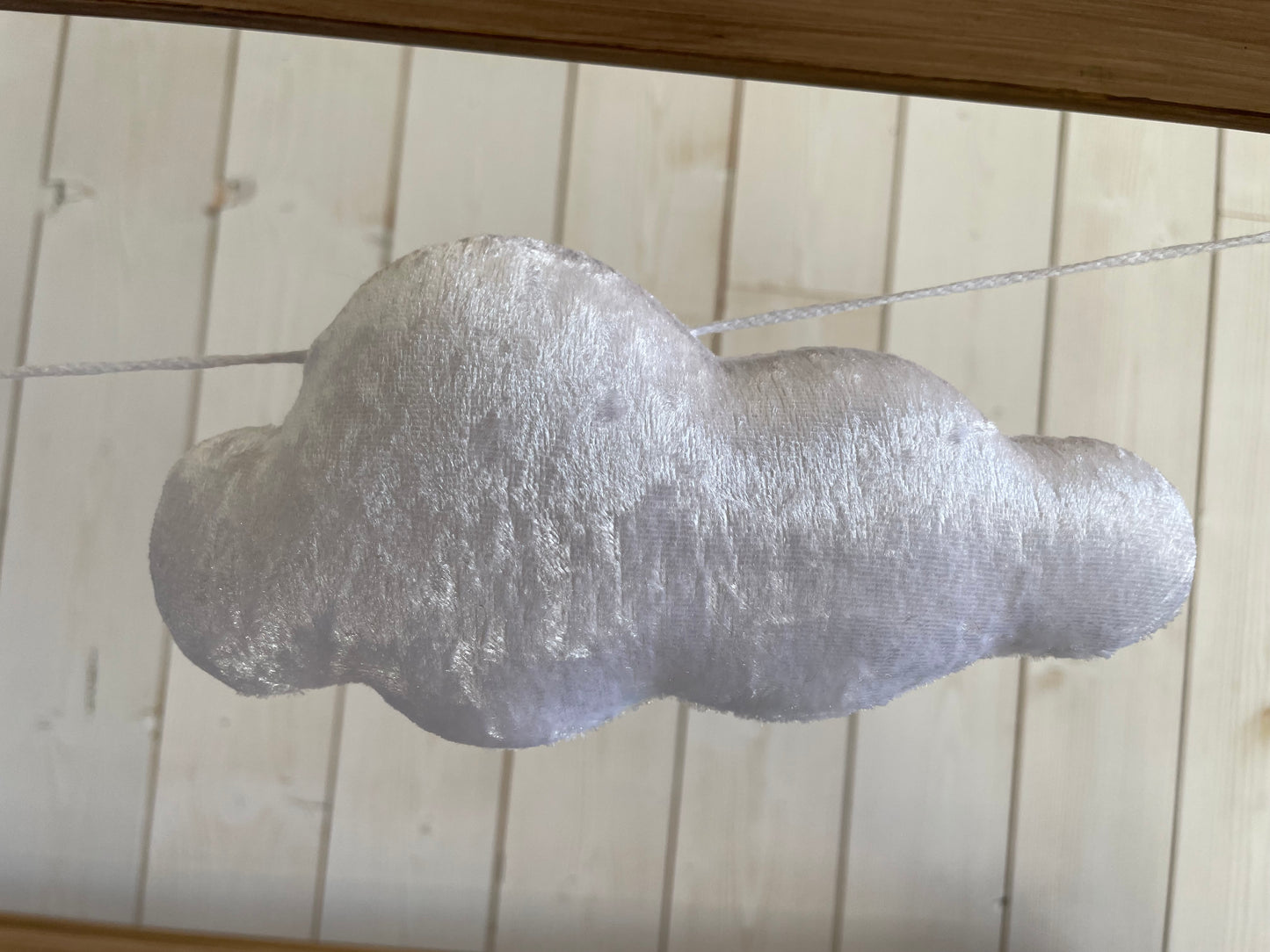 Guirlande de nuages en velours