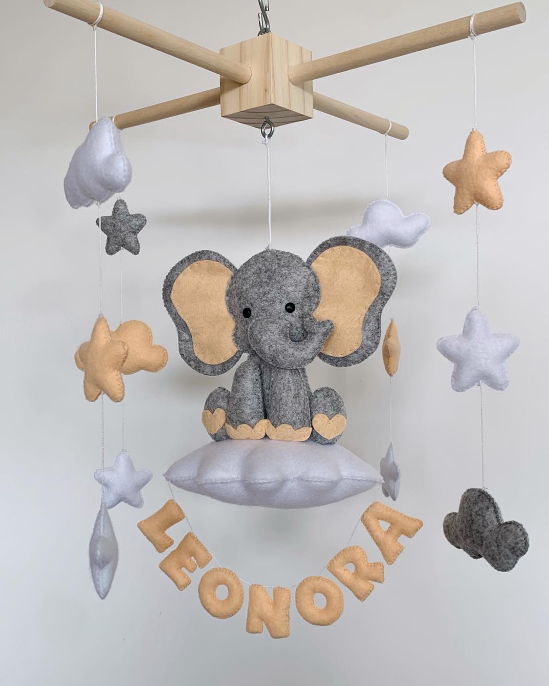 Mobile éléphant et prénom. Mobile bébé à personnaliser