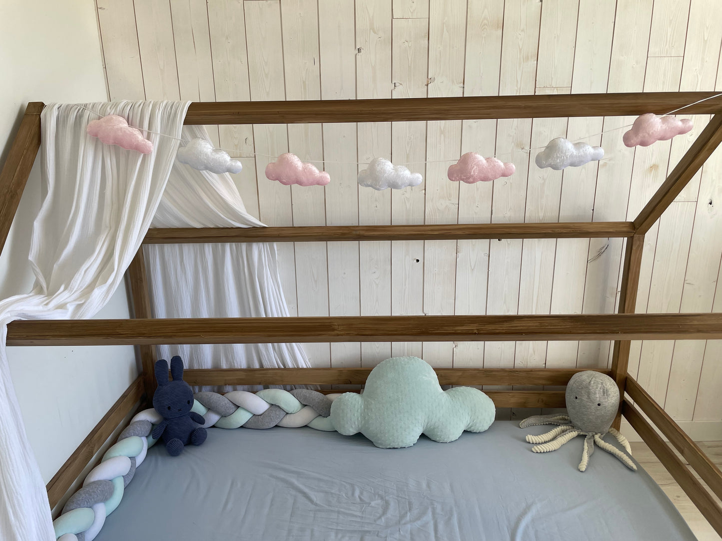 Guirlande de nuages en velours