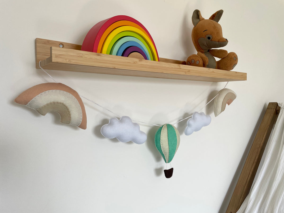 Guirlande montgolfière et arcs-en-ciel
