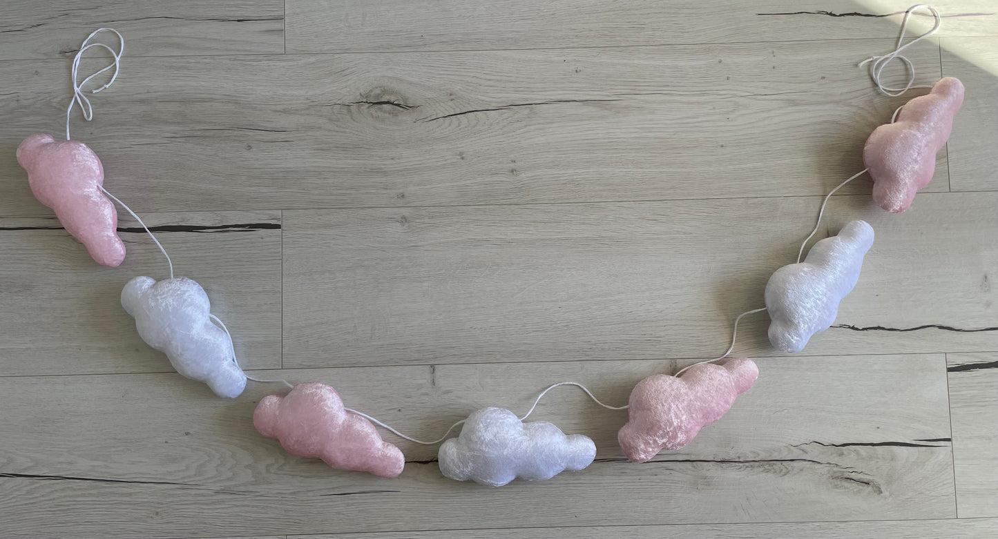 Guirlande de nuages en velours