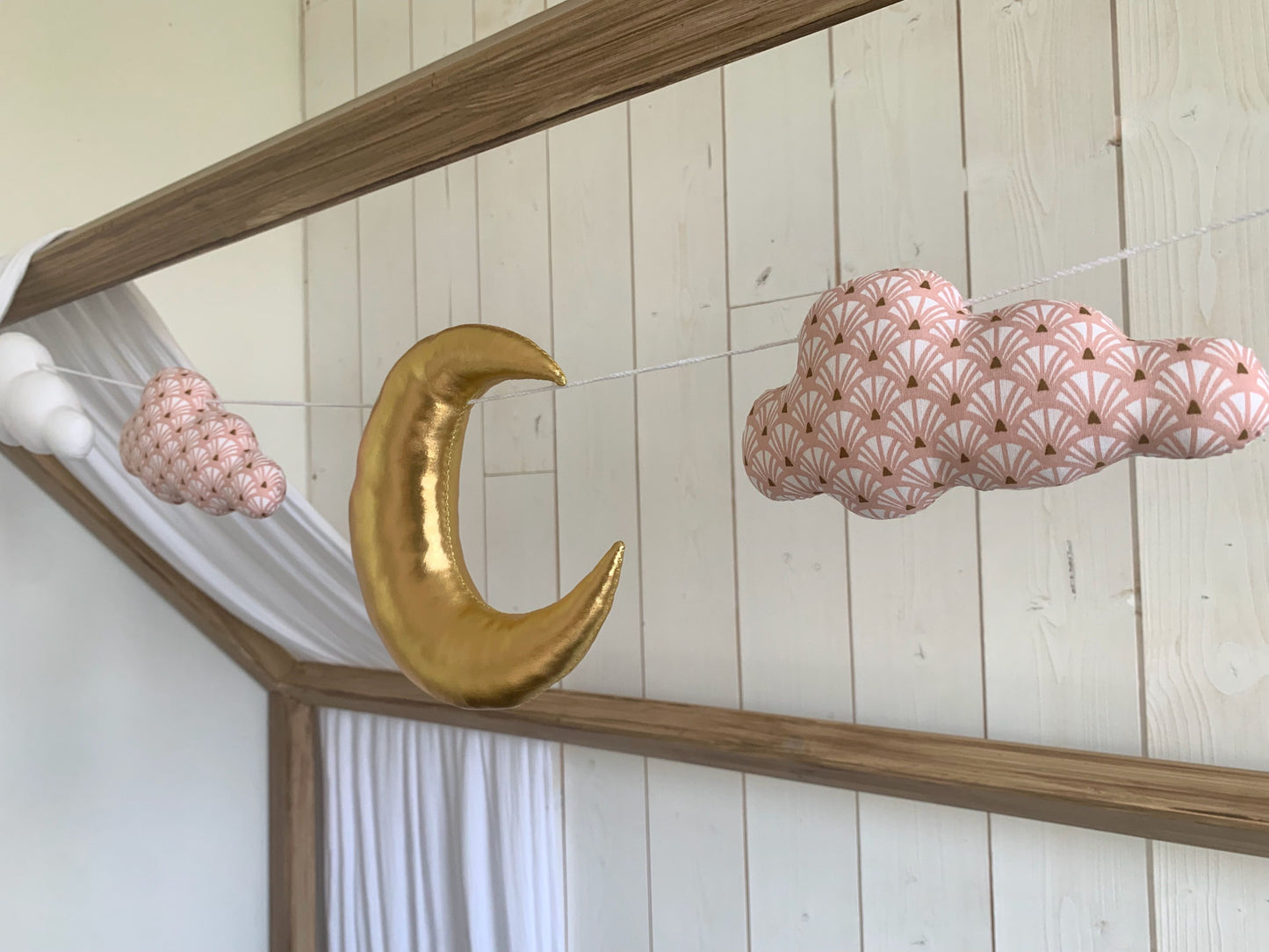 Guirlande lune, nuages. Déco chambre bébé fille