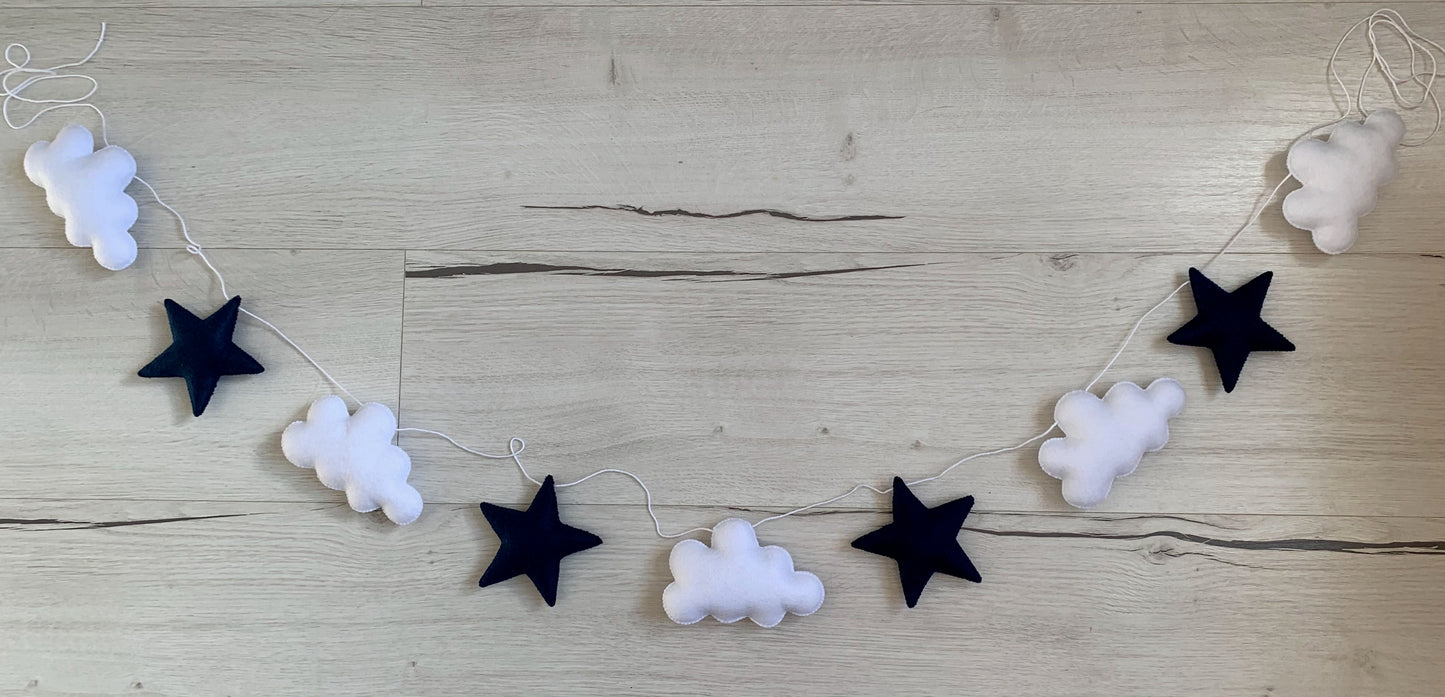 Guirlande nuages et étoiles. Décoration chambre bébé