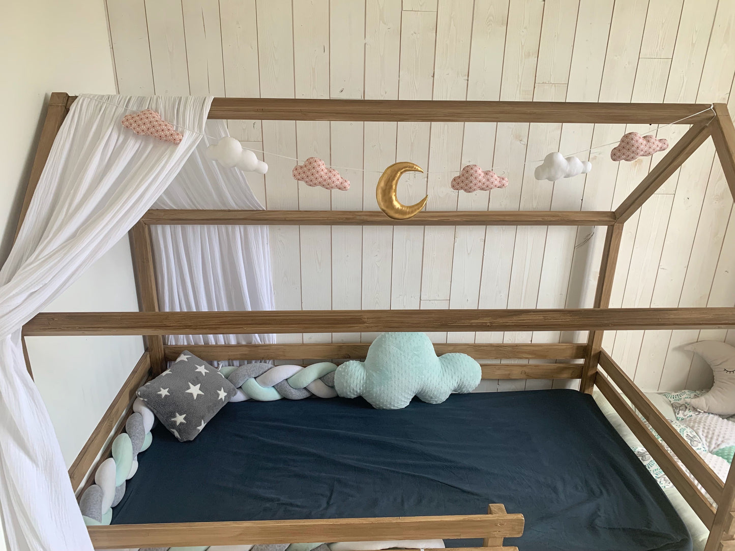 Guirlande lune, nuages. Déco chambre bébé fille