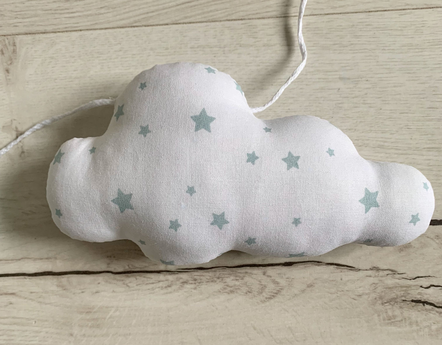 Guirlande de nuages. Décoration de chambre bébé