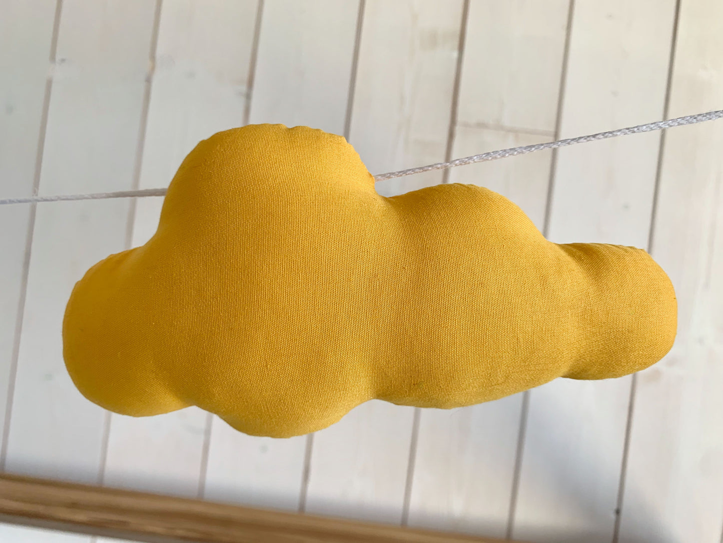 Guirlande de nuages. Déco bébé fait main