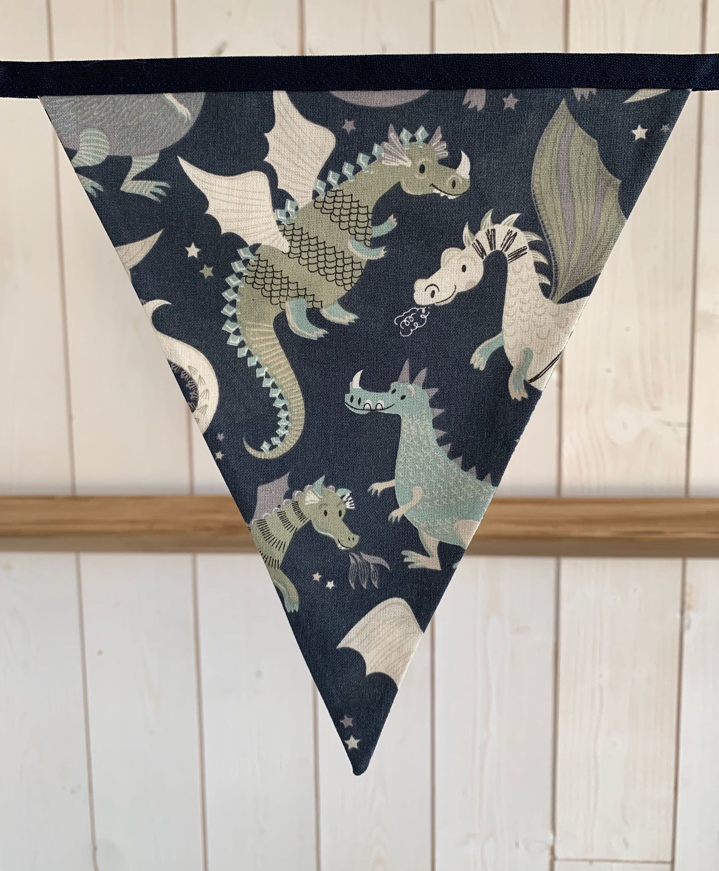 Guirlande de fanions. Dragons. Cadeau de naissance