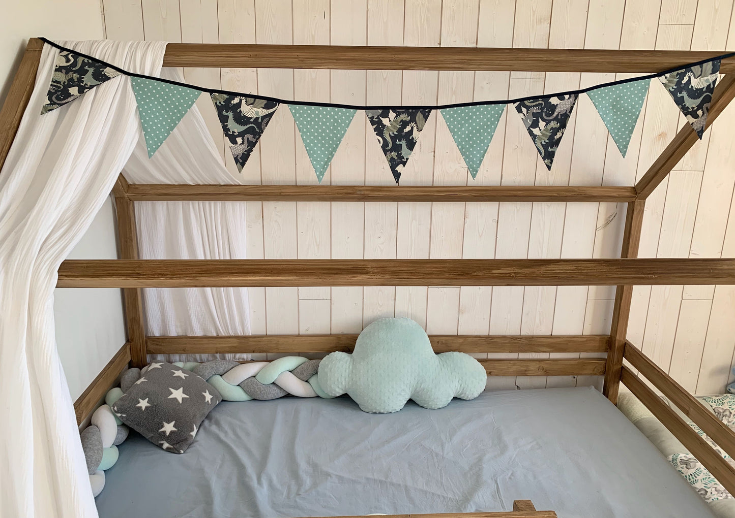 Guirlande de fanions. Dragons. Cadeau de naissance