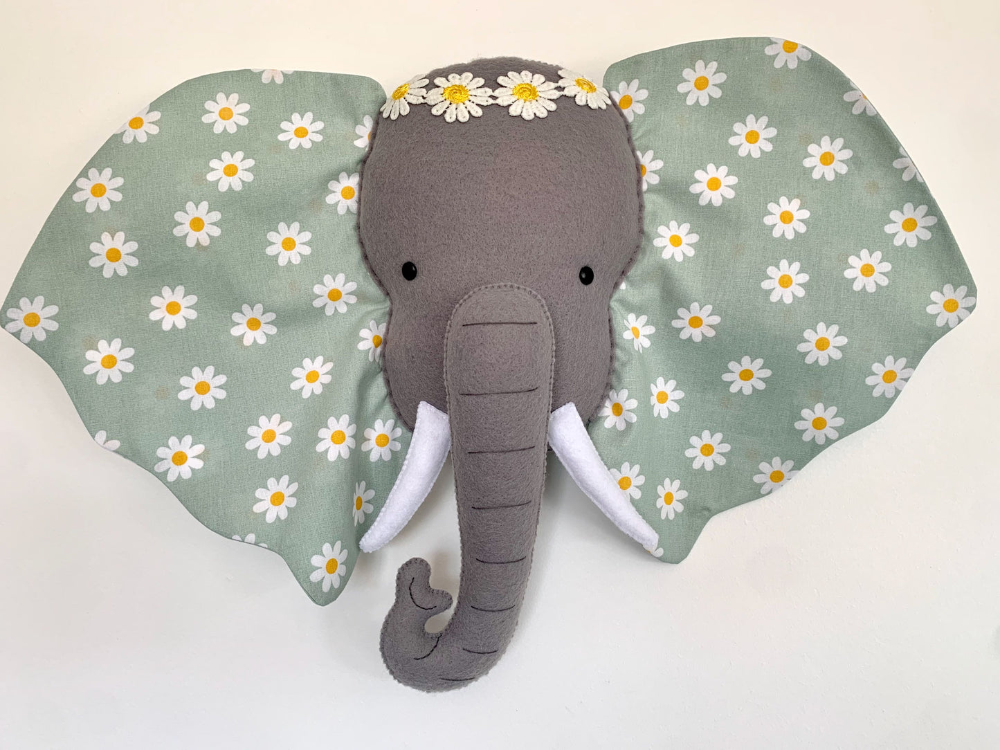 Trophée éléphant. Tête d'éléphant en tissu