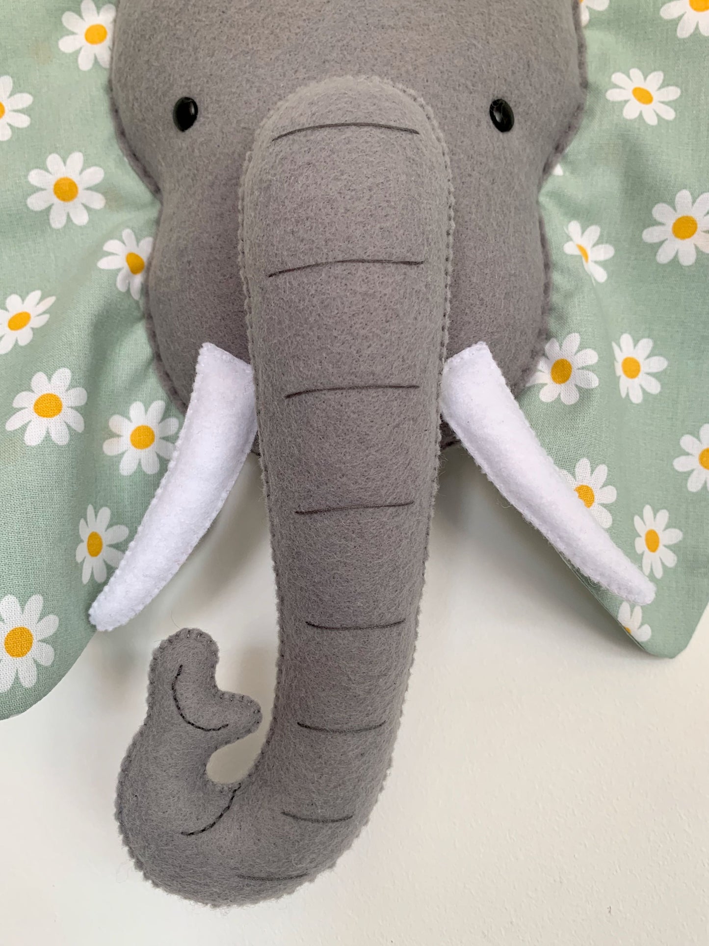 Trophée éléphant. Tête d'éléphant en tissu