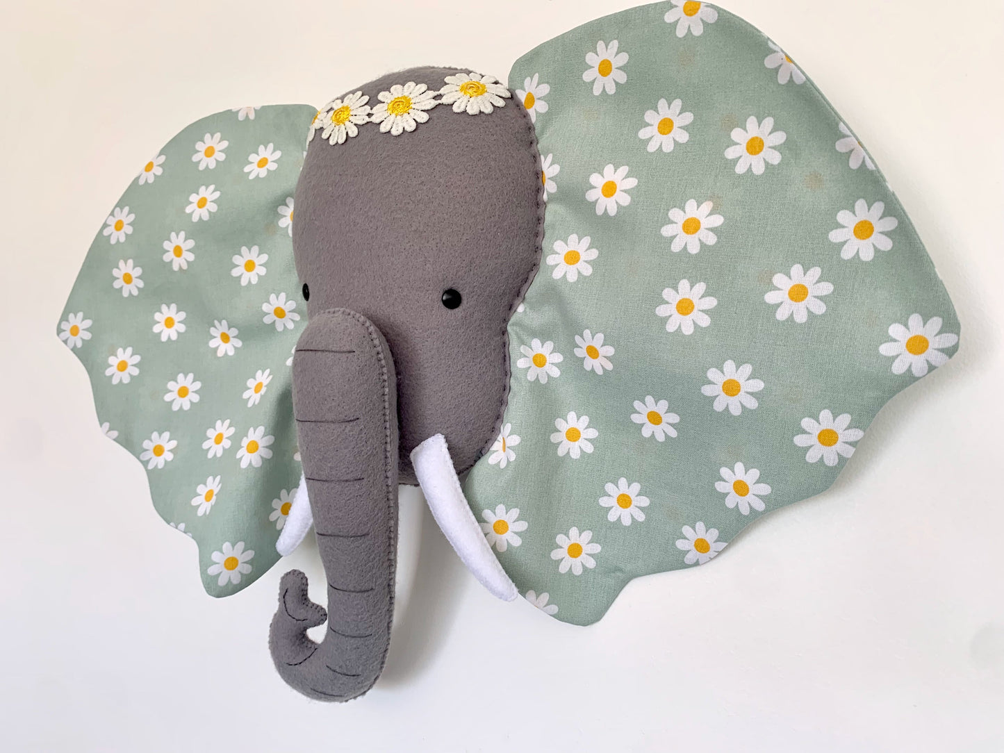 Trophée éléphant. Tête d'éléphant en tissu