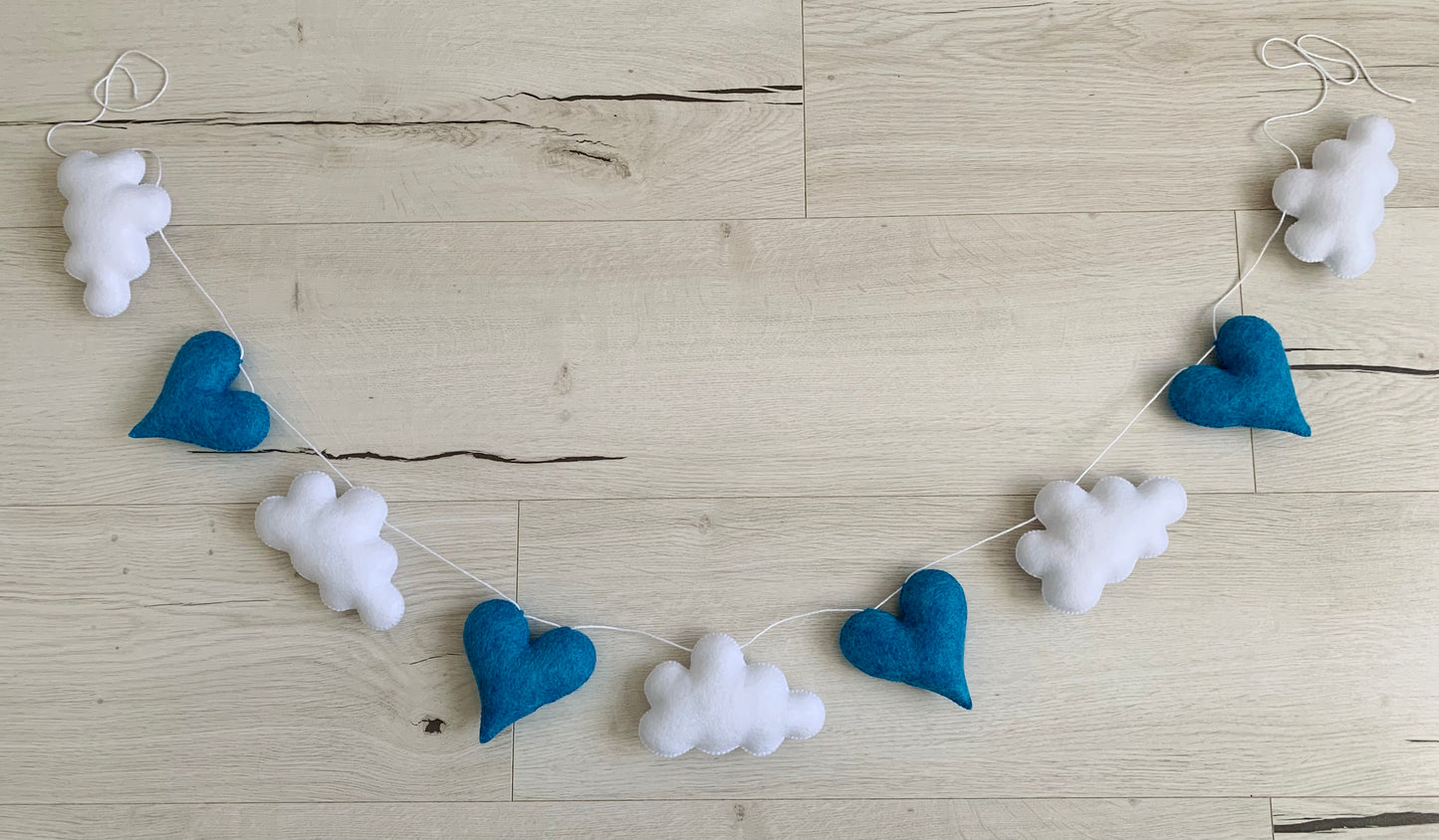 Guirlande nuages et coeurs
