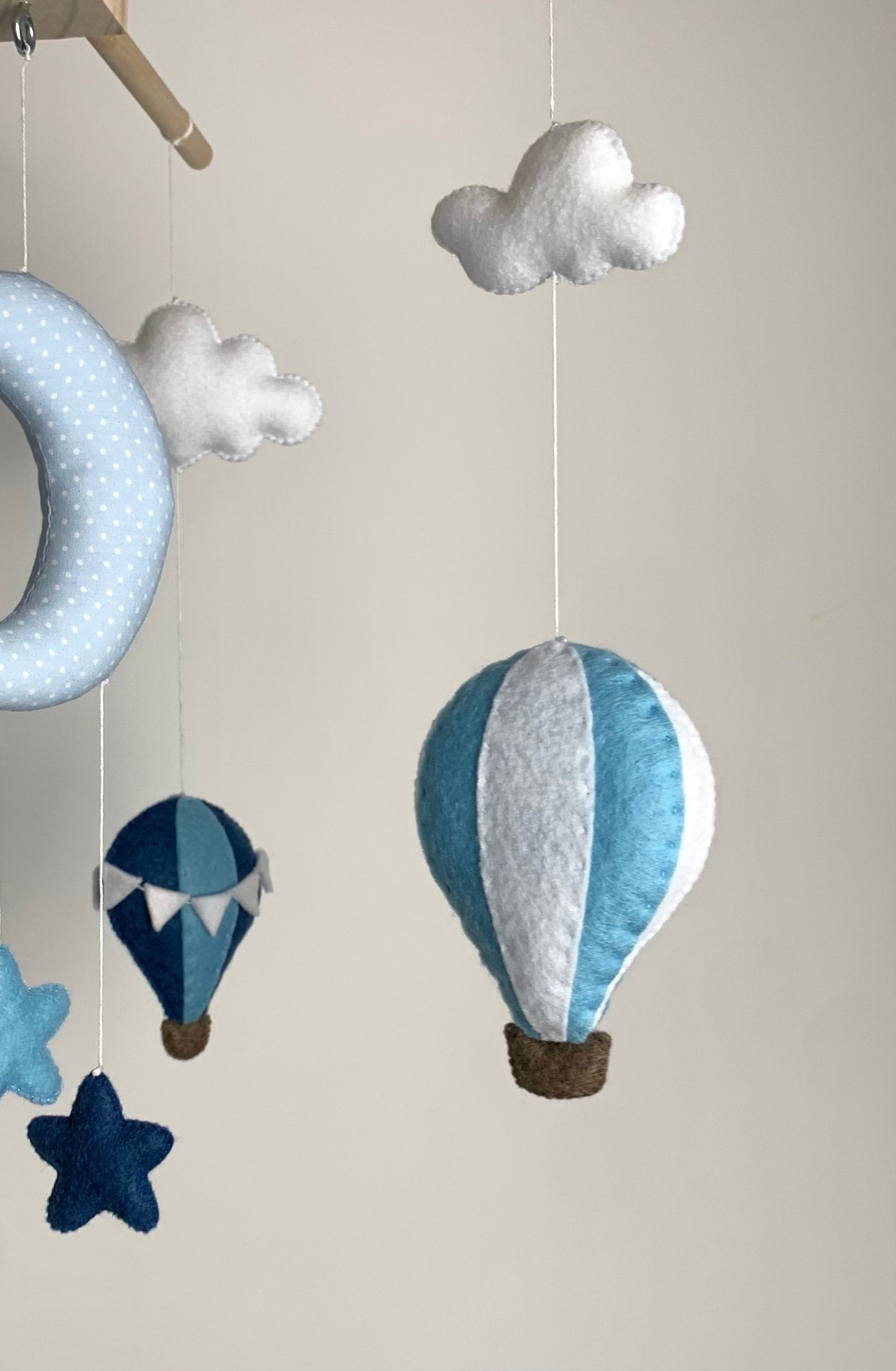 Mobile bébé, montgolfières bleu. Décoration chambre bébé garçon