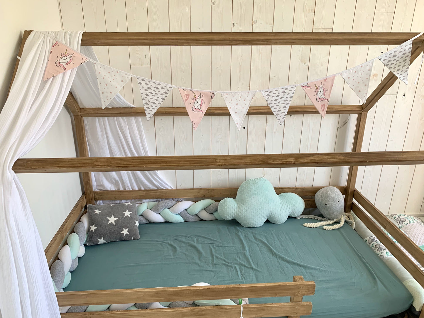 Guirlande de fanions. Licorne. Déco bébé fait main