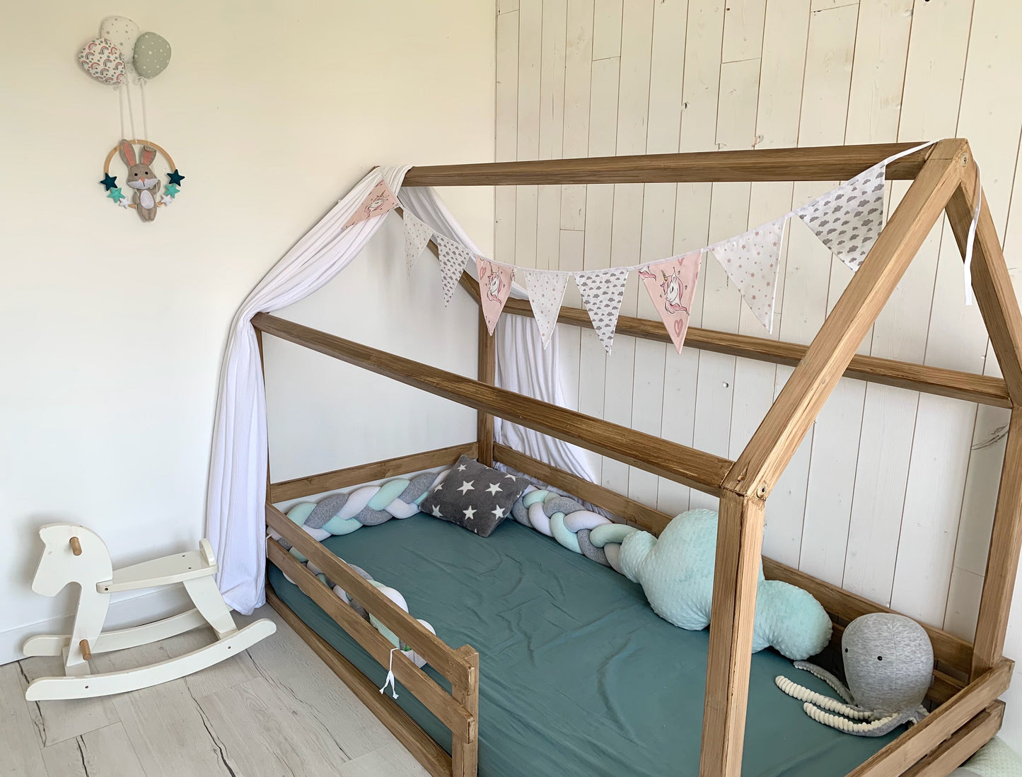 Guirlande de fanions. Licorne. Déco bébé fait main