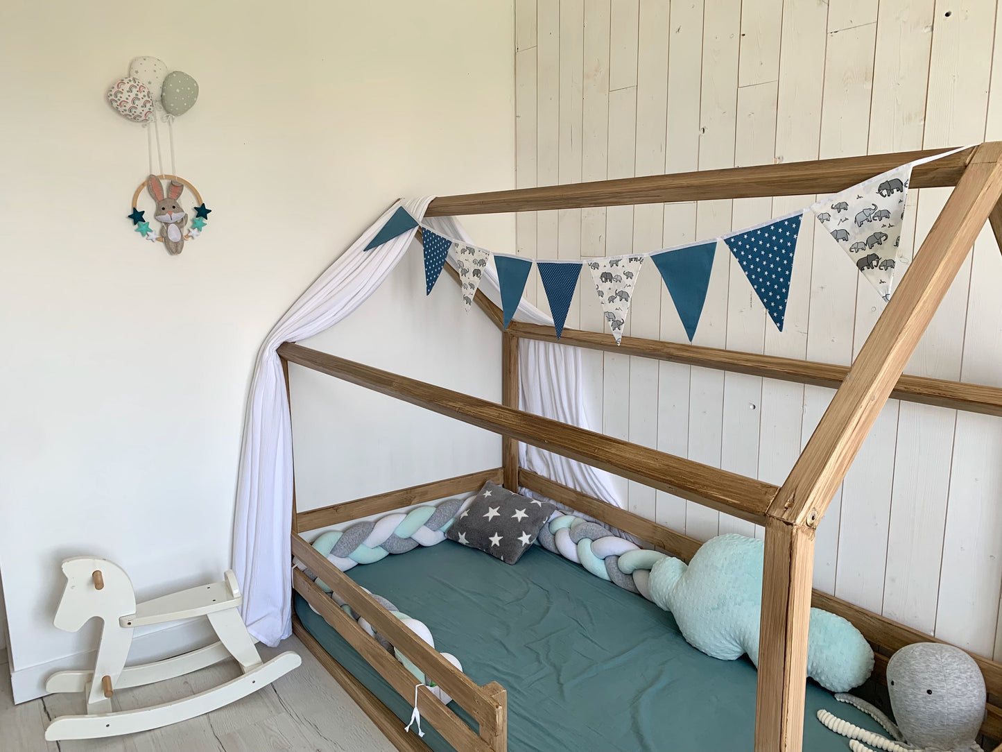 Guirlande de fanions. Éléphants. Décoration chambre bébé