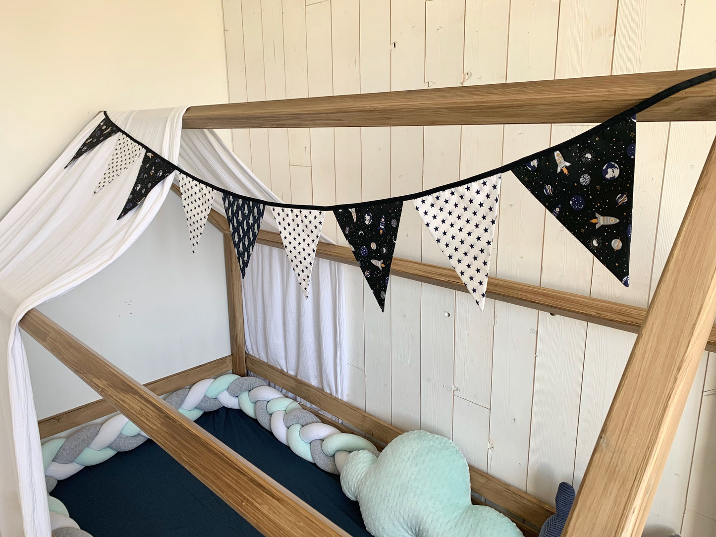 Guirlande de fanions. Fusées. Décoration chambre bébé