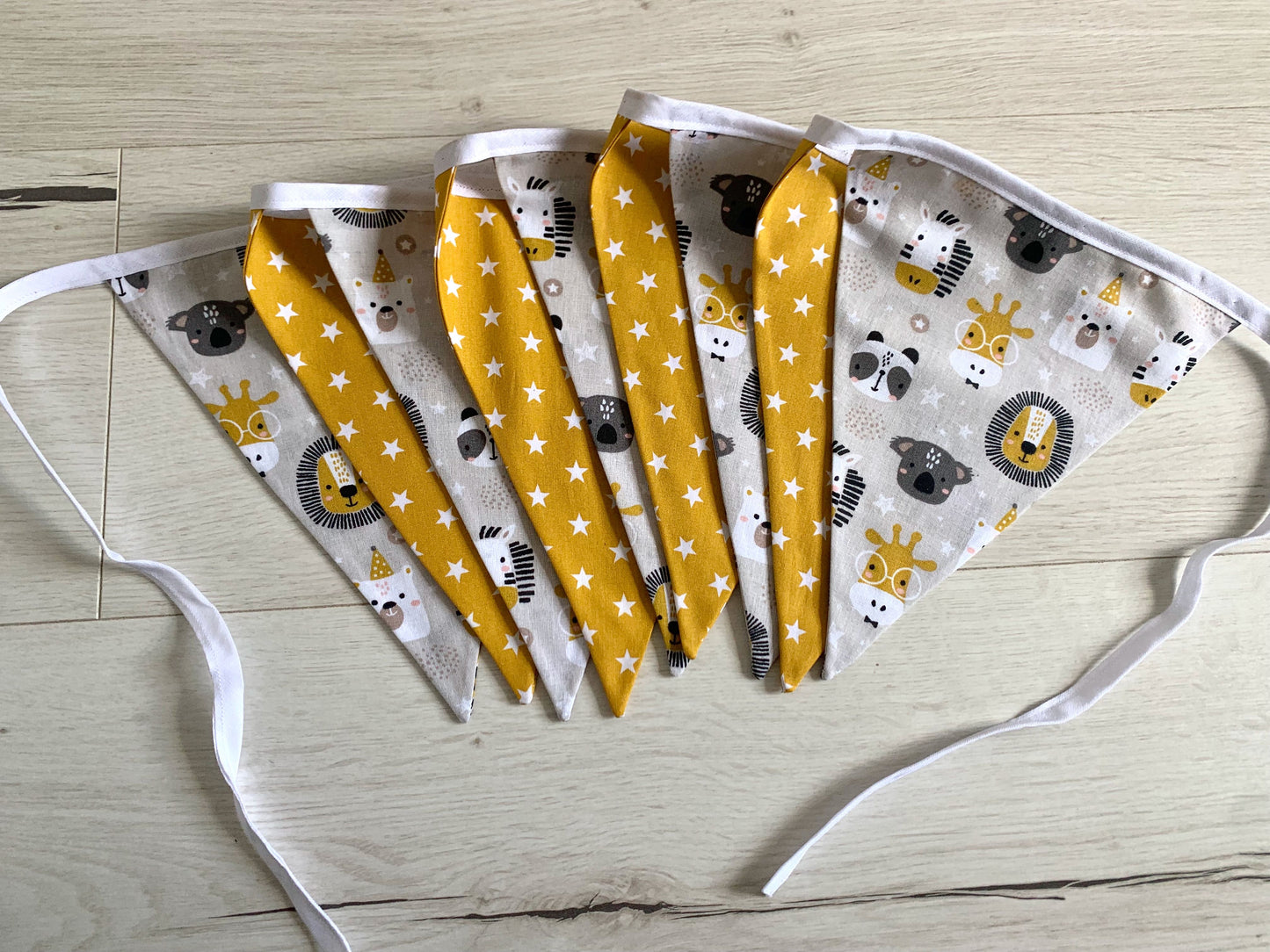 Guirlande de fanions. Animaux rigolos. Cadeau bébé