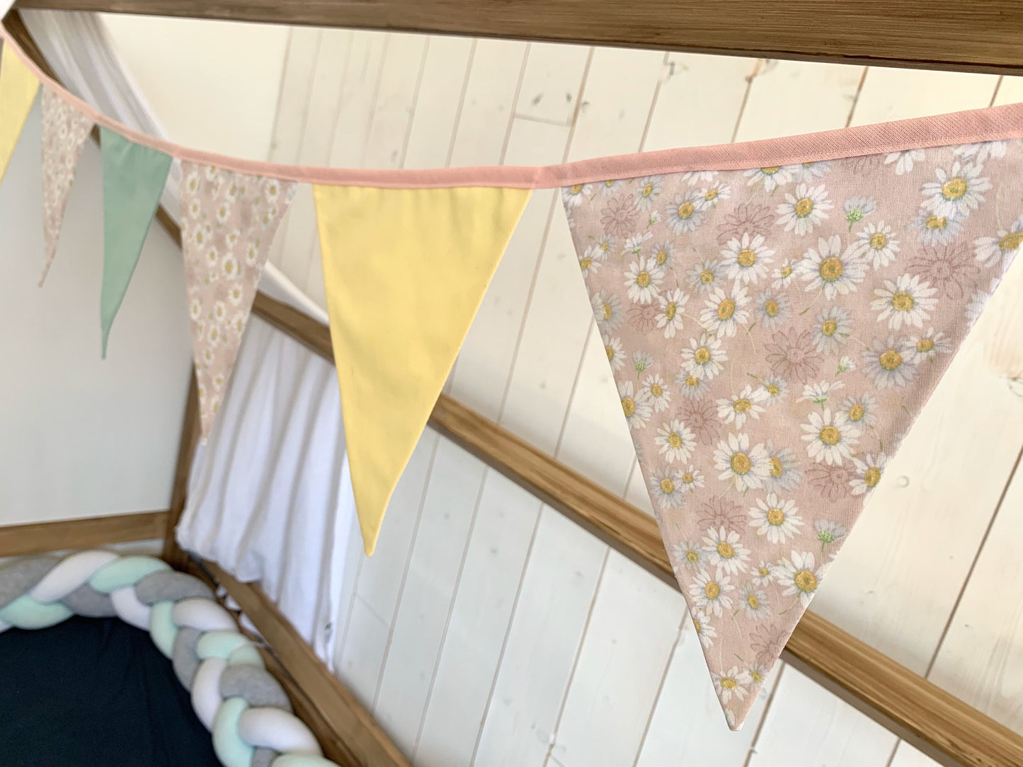 Guirlande de fanions. Champêtre. Cadeau bébé fait main