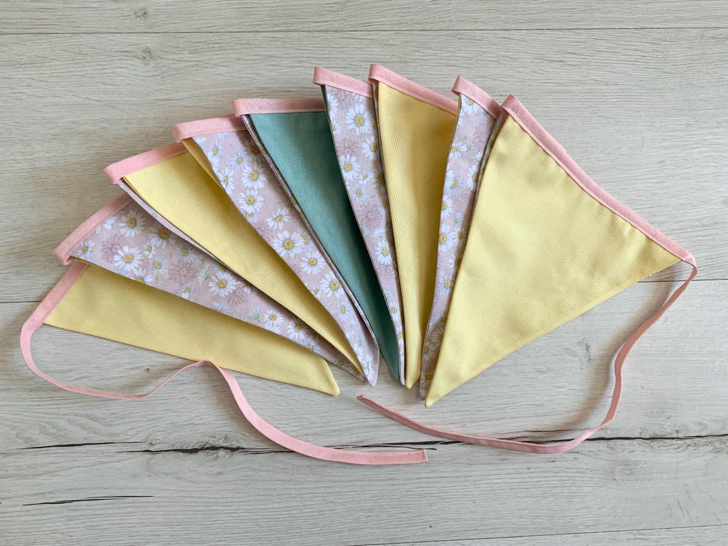 Guirlande de fanions. Champêtre. Cadeau bébé fait main
