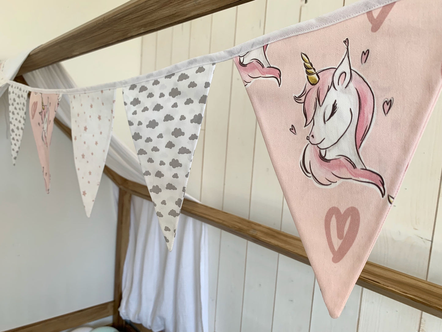 Guirlande de fanions. Licorne. Déco bébé fait main