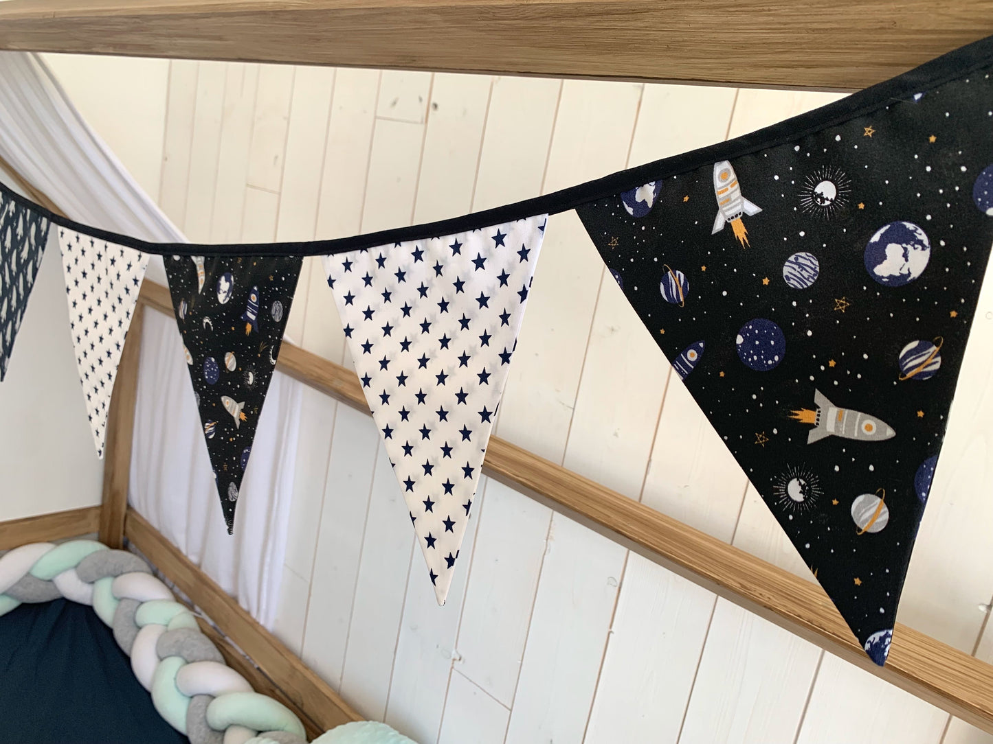 Guirlande de fanions. Fusées. Décoration chambre bébé