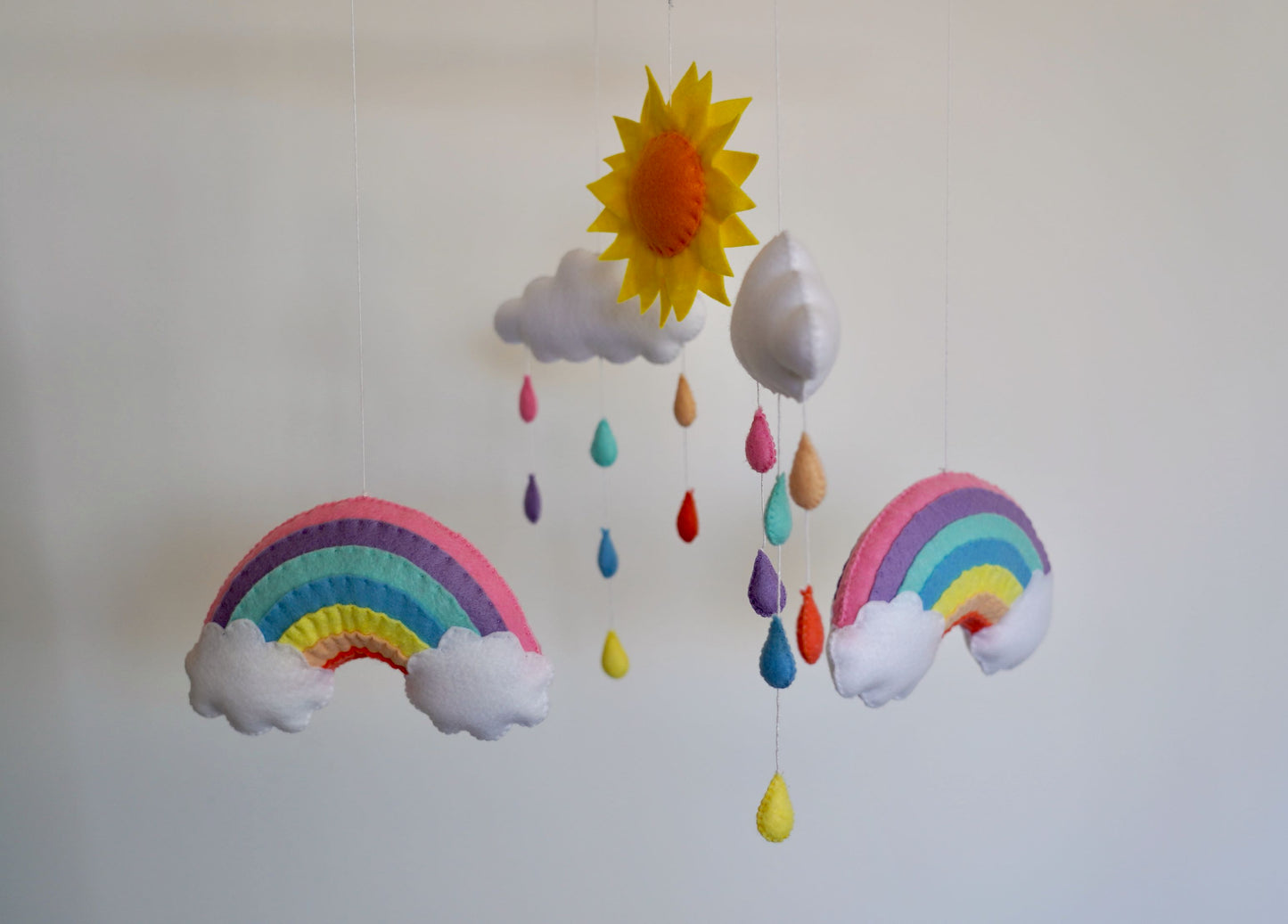 Mobile bébé arc en ciel pastel. Cadeau bébé fille