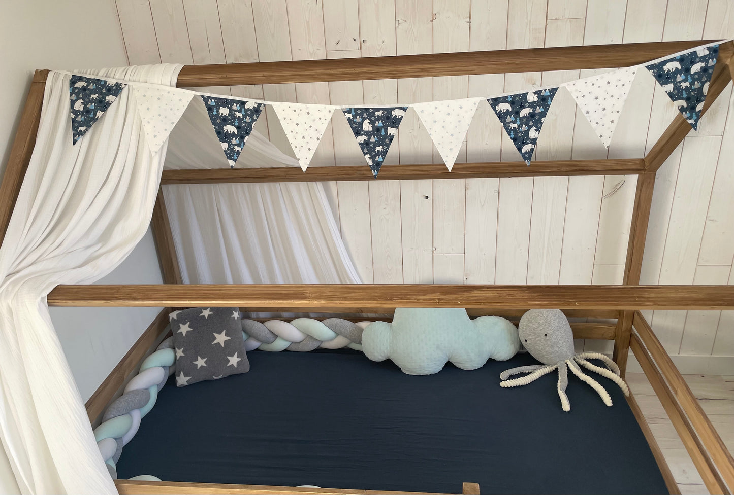 Guirlande de fanions. Ours polaire