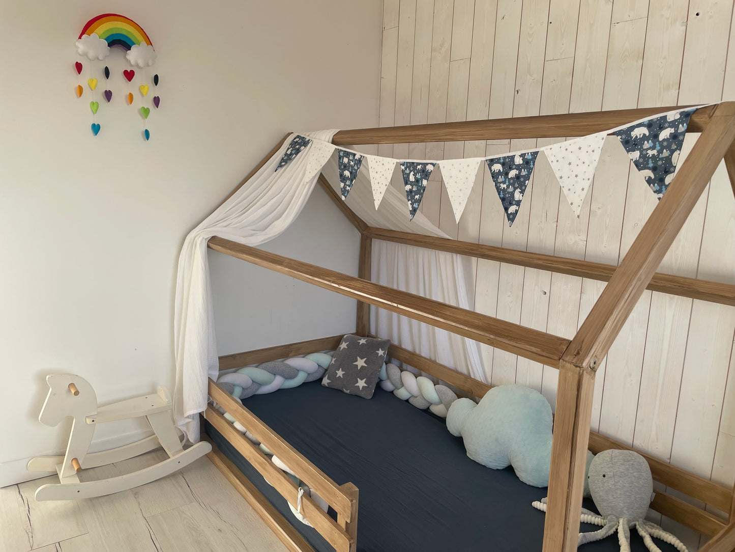 Guirlande de fanions. Ours polaire