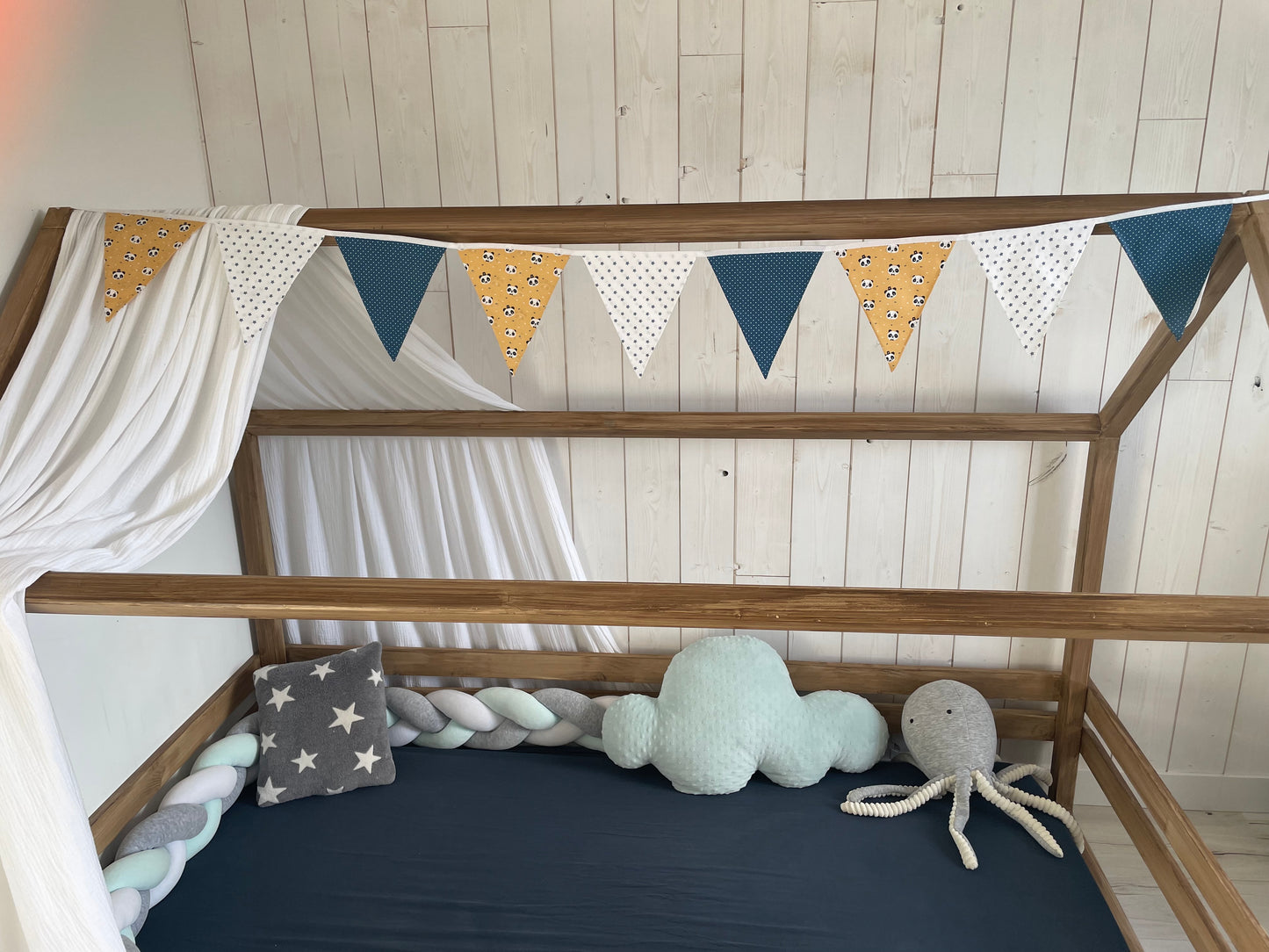 Guirlande de fanions. Pandas