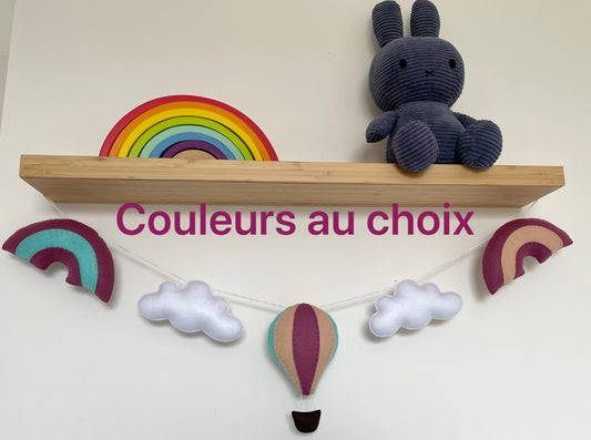 Guirlande à personnaliser. Guirlande montgolfière et arcs-en-ciel