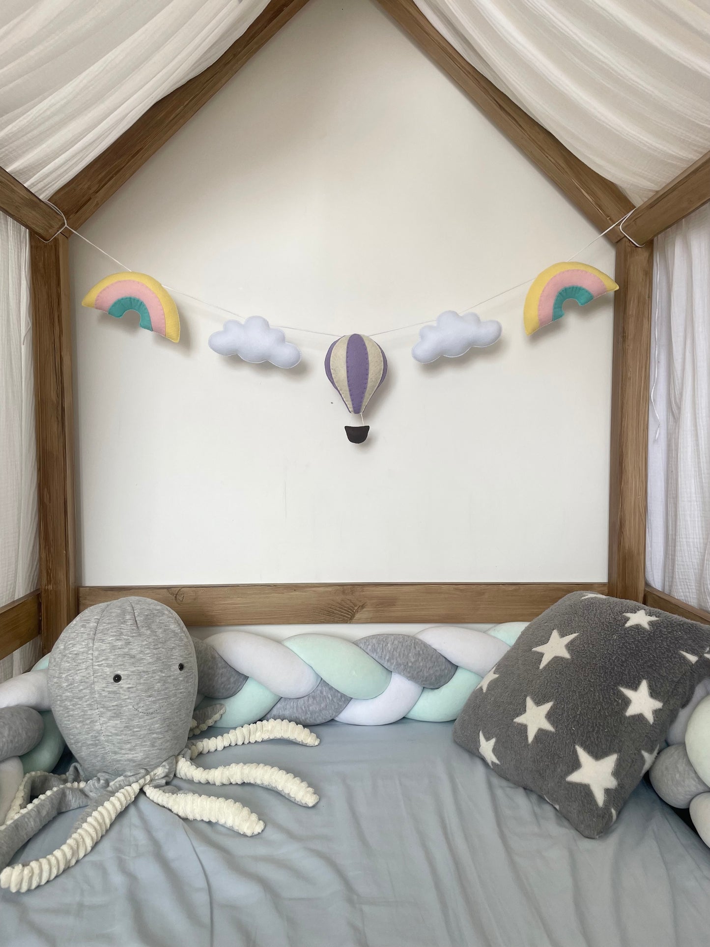 Guirlande montgolfière et arcs-en-ciel à personnaliser