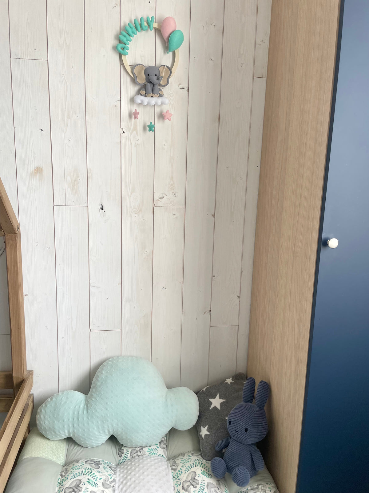 Couronne murale personnalisée prénom - éléphant et ballons