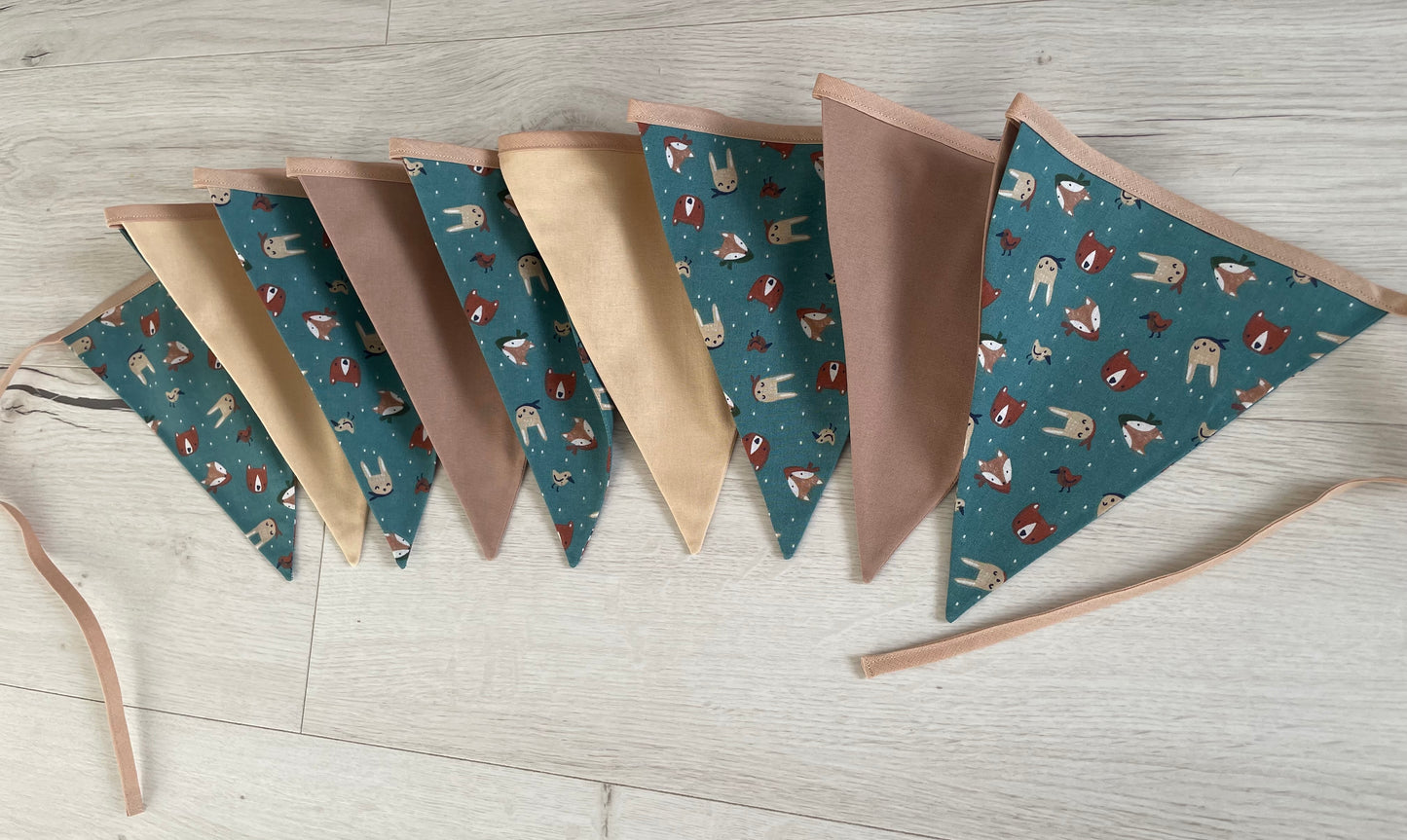 Guirlande de fanions. Animaux de le forêt