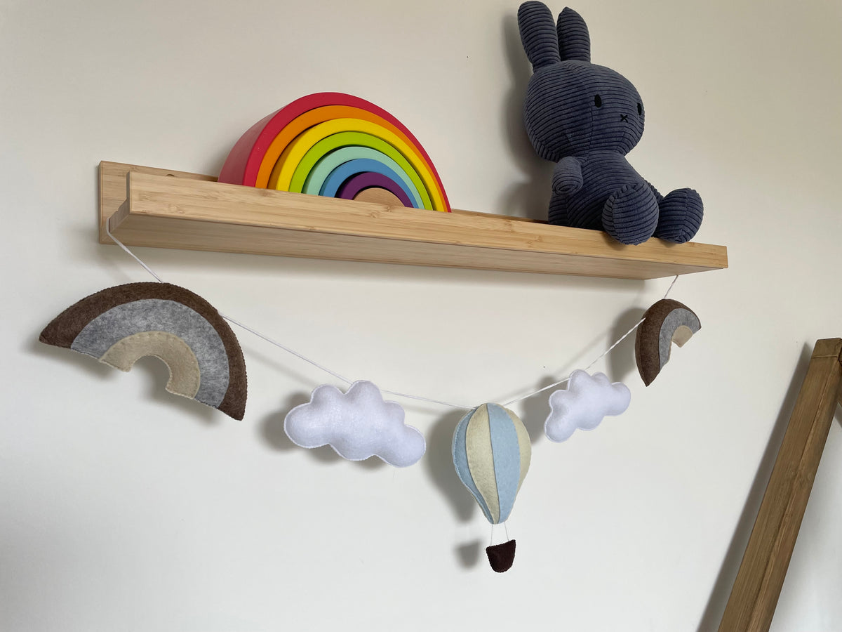 Guirlande montgolfière et arcs-en-ciel à personnaliser