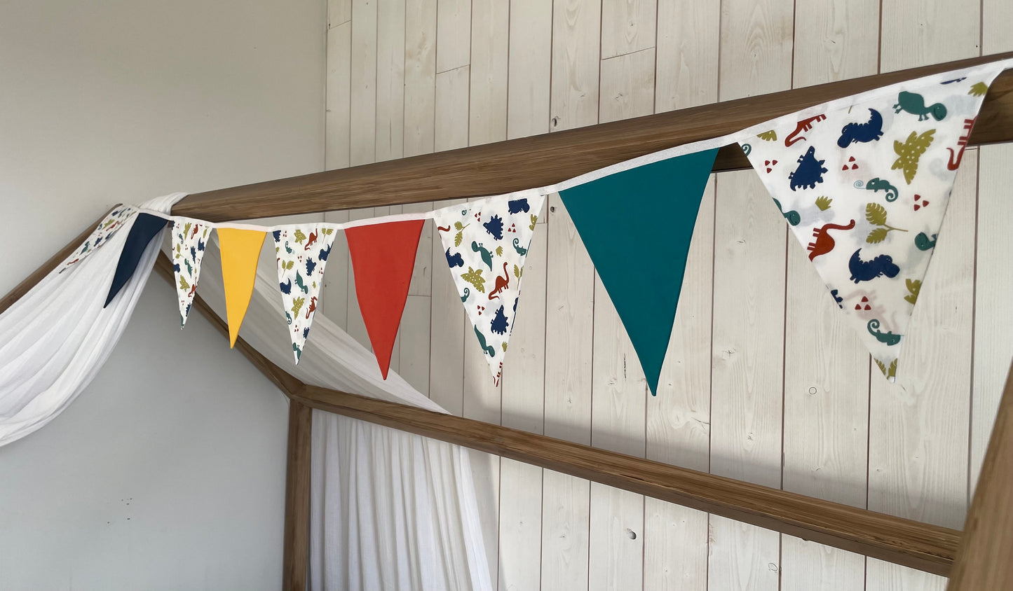 Guirlande de fanions. Dinosaures