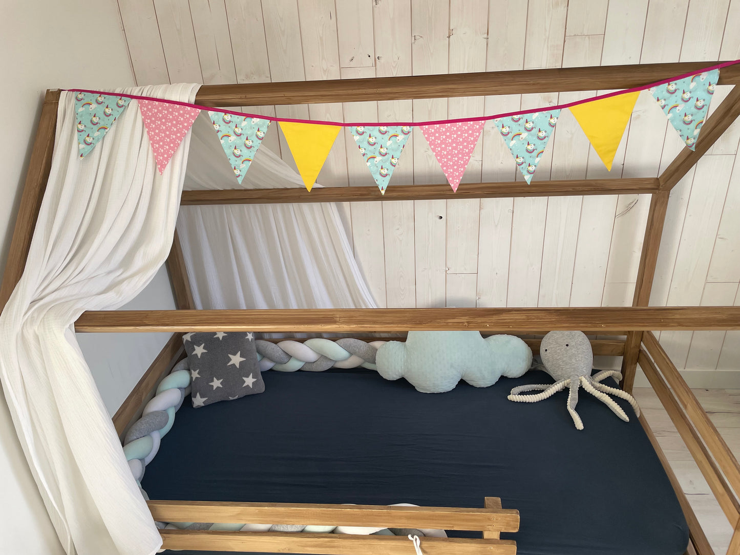 Guirlande de fanions. Licornes