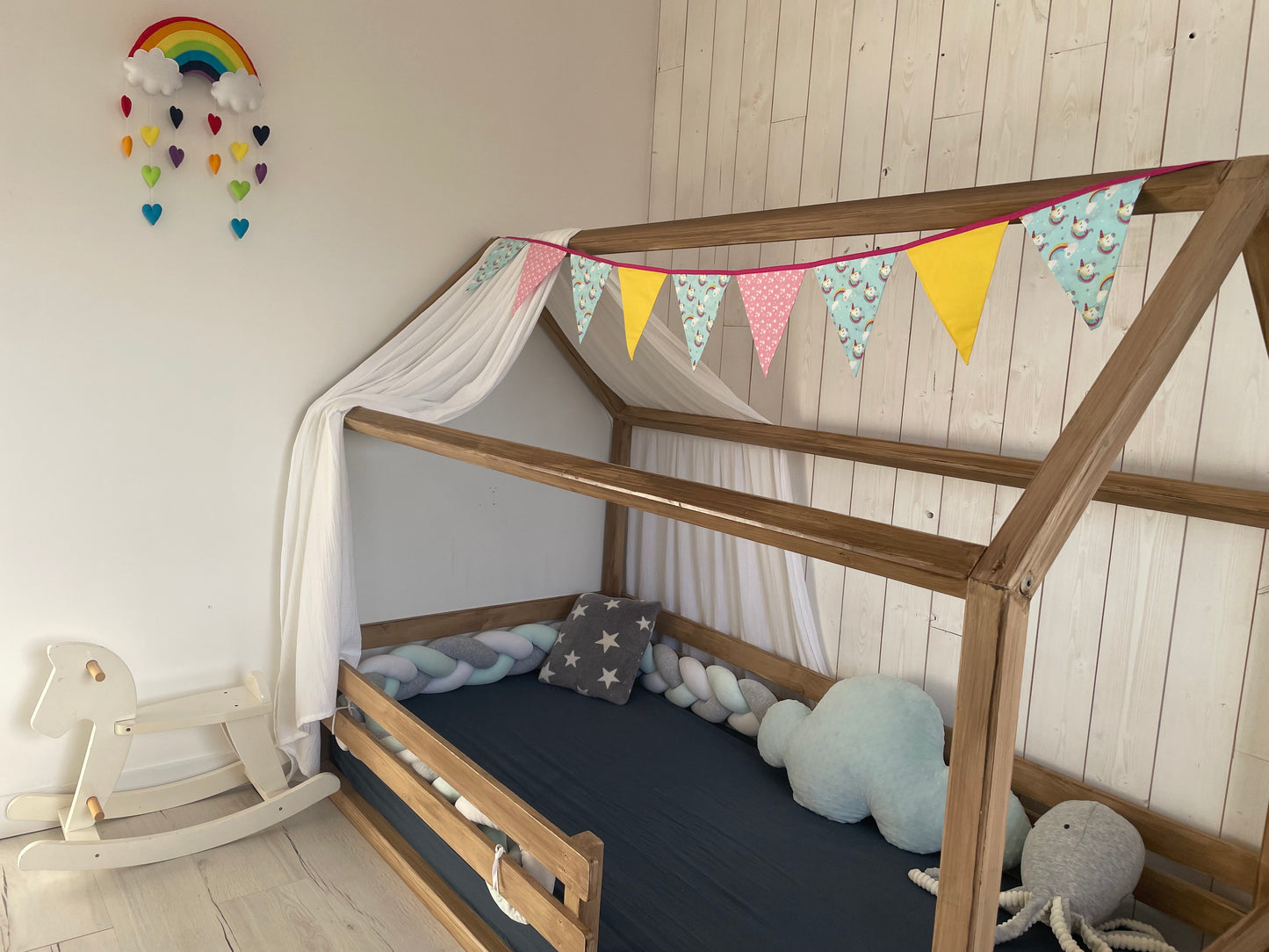 Guirlande de fanions. Licornes