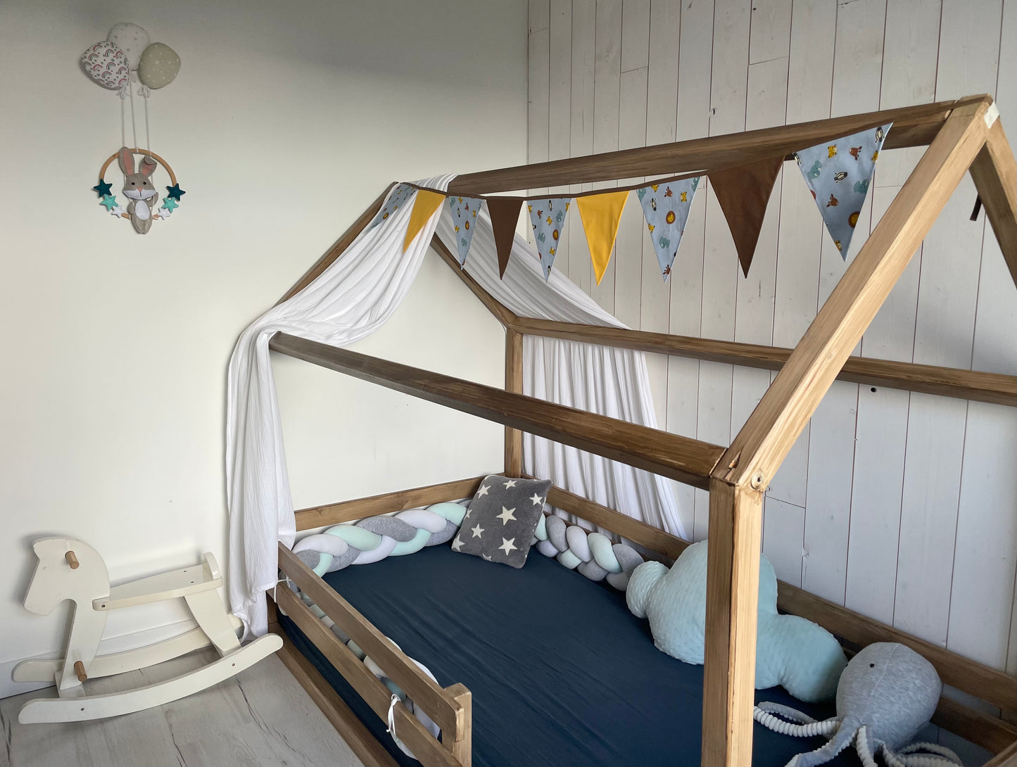 Guirlande de fanions. Savane