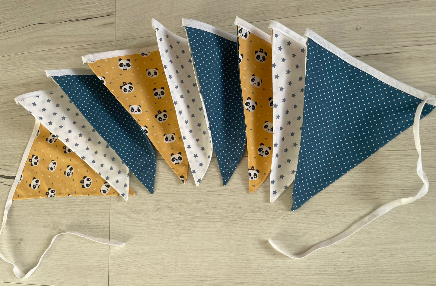 Guirlande de fanions. Pandas