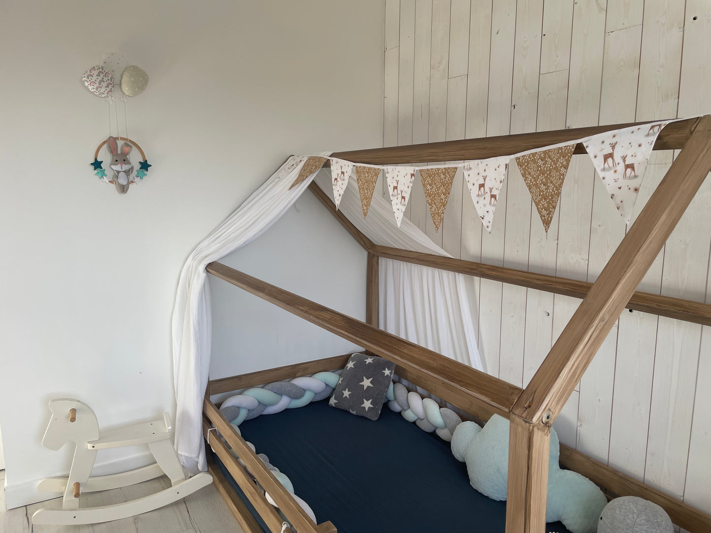 Guirlande de fanions. Faons