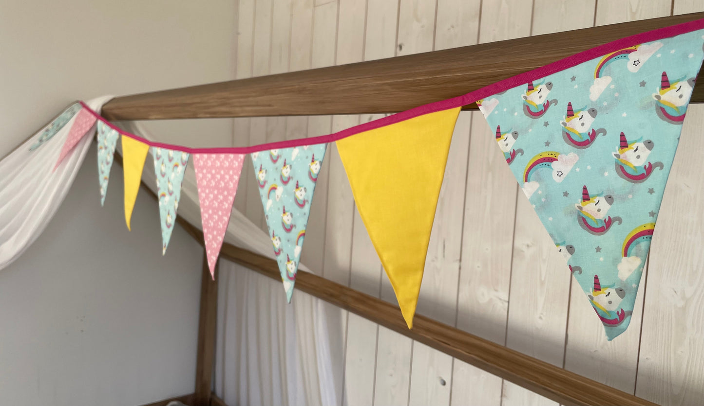 Guirlande de fanions. Licornes