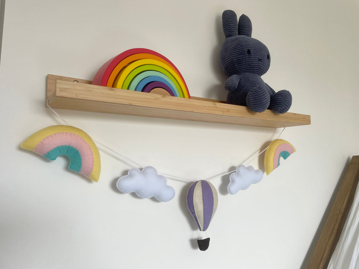 Guirlande montgolfière et arcs-en-ciel à personnaliser