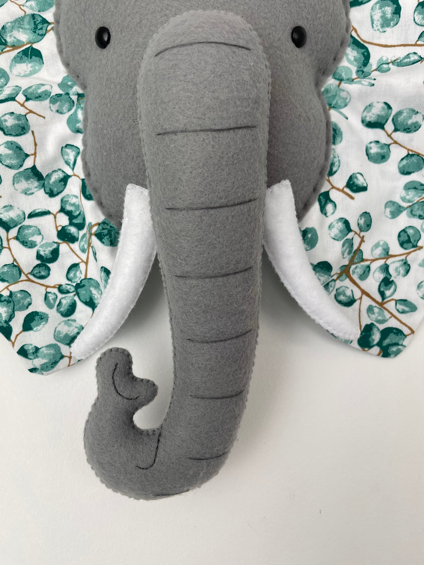 Trophée éléphant. Décoration murale en tissu