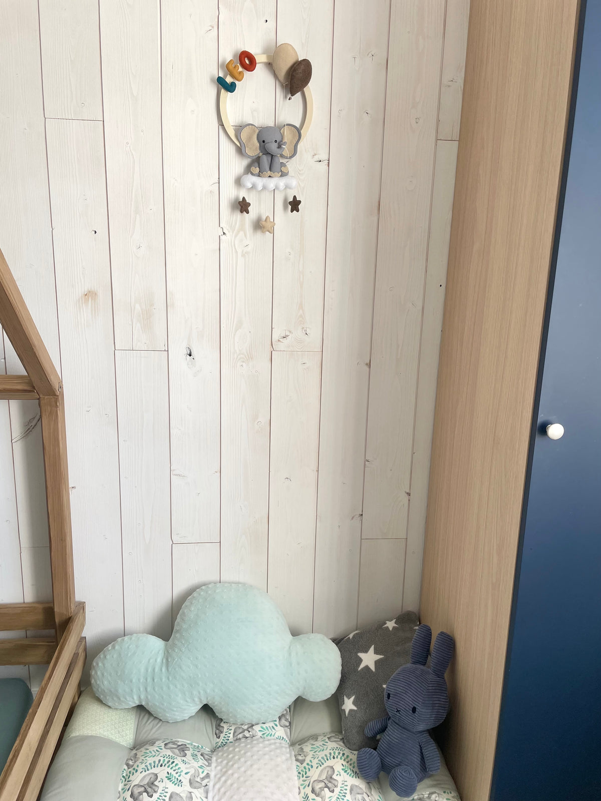 Couronne murale personnalisée prénom - éléphant et ballons