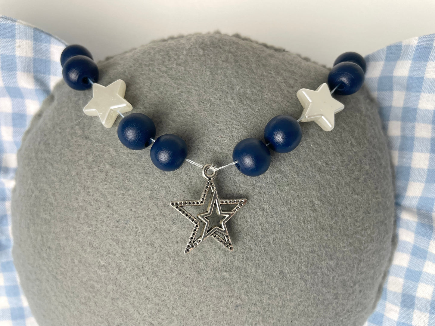 Trophée éléphant. Suspension murale en tissu