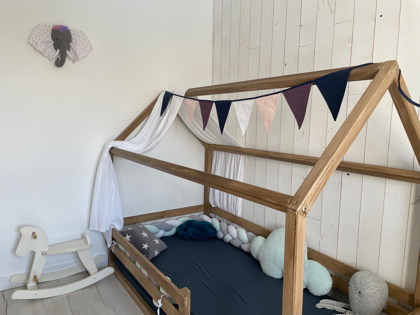 Guirlande de fanions. Couleurs unies