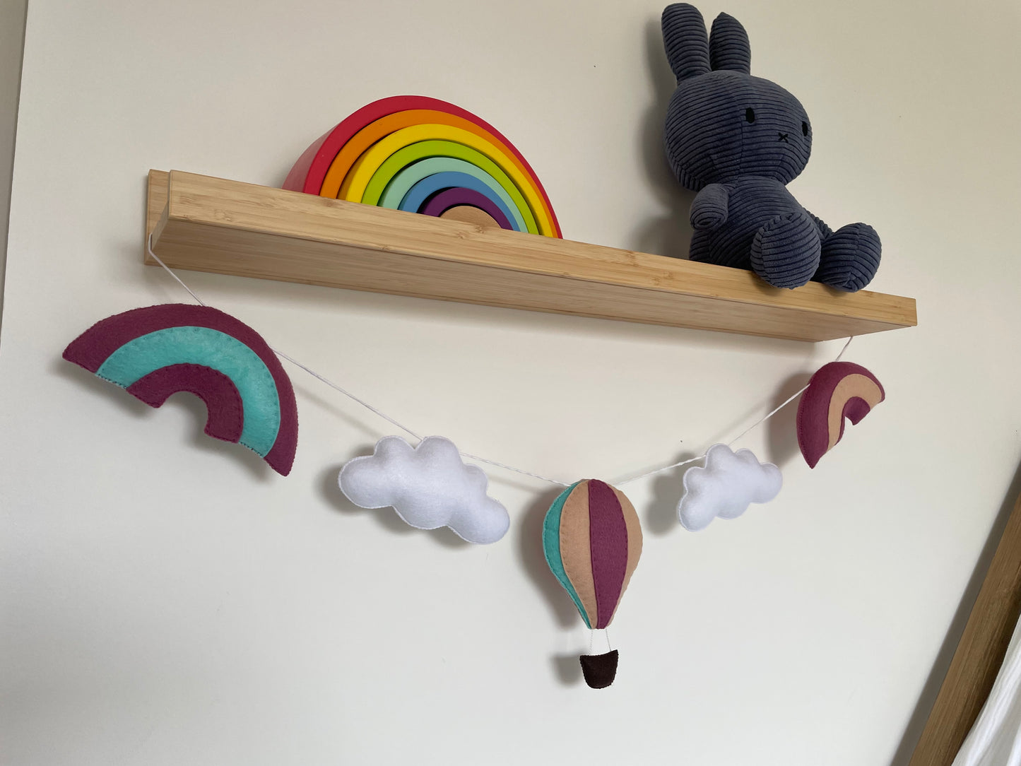 Guirlande montgolfière et arcs-en-ciel à personnaliser
