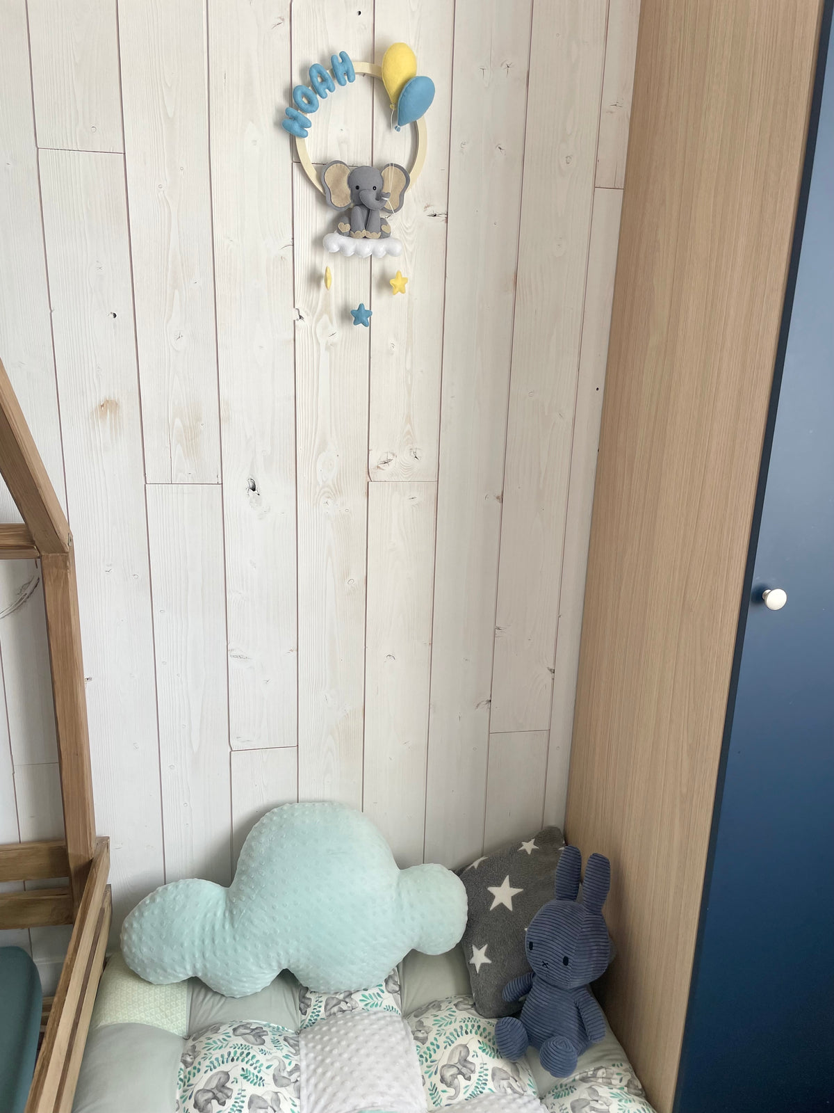 Couronne murale personnalisée prénom - éléphant et ballons