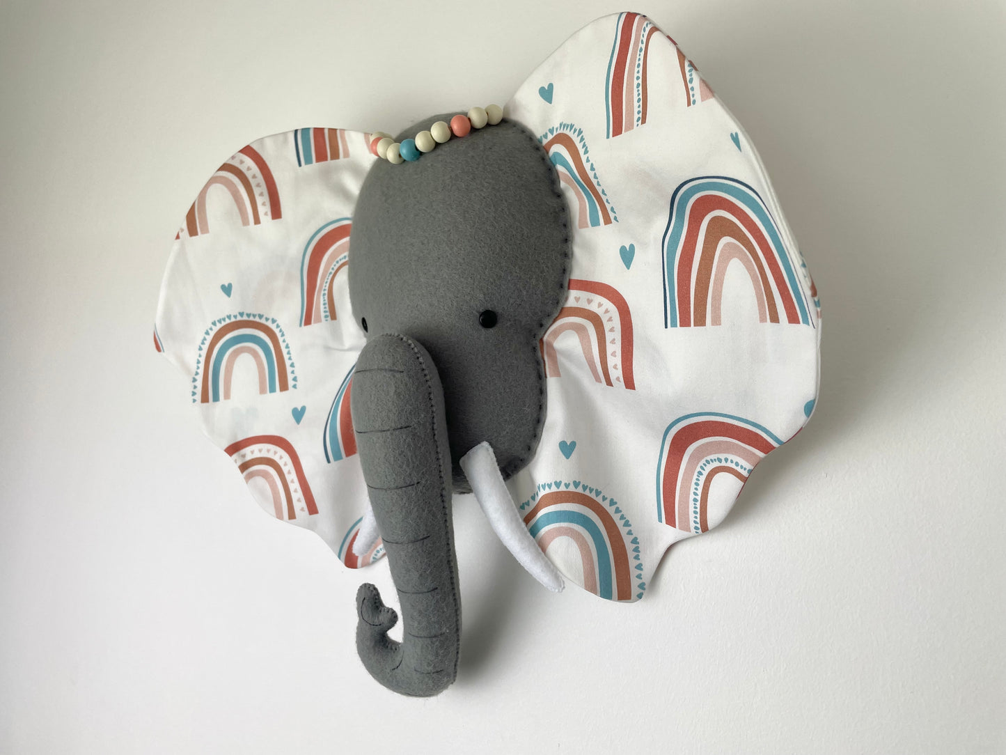 Trophée éléphant. Suspension murale en tissu
